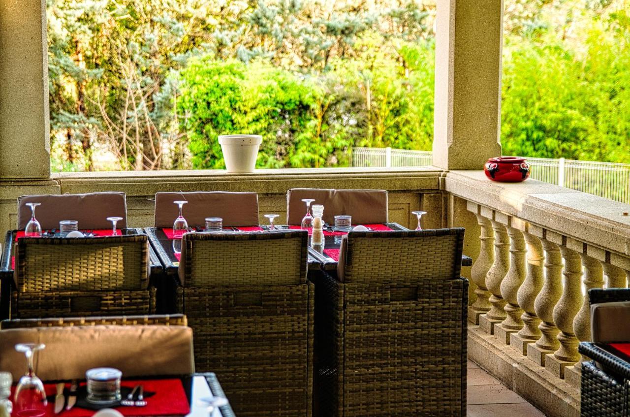 Hotel Restaurant Le Colombier ルムーラン エクステリア 写真
