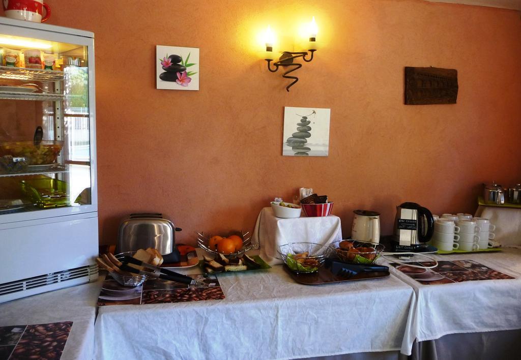 Hotel Restaurant Le Colombier ルムーラン エクステリア 写真
